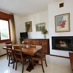 Feriehus Charming House On The