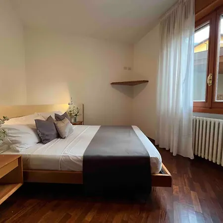 Charming House On The * Lezzeno