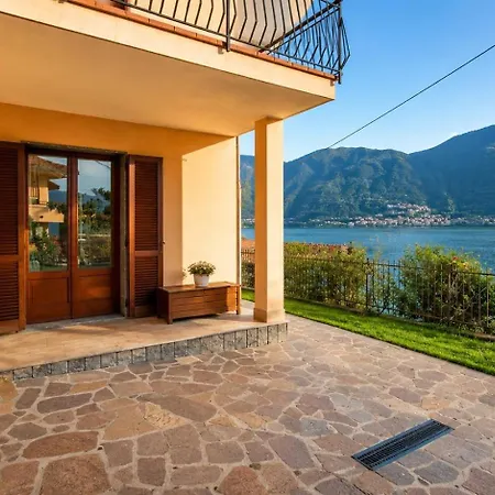 Charming House On The Сasa de vacaciones Lezzeno