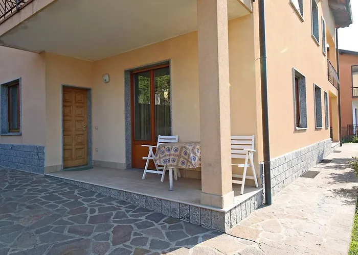 Charming House On The Hébergement de vacances Lezzeno