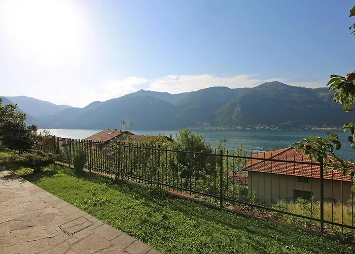 Charming House On The Лезено