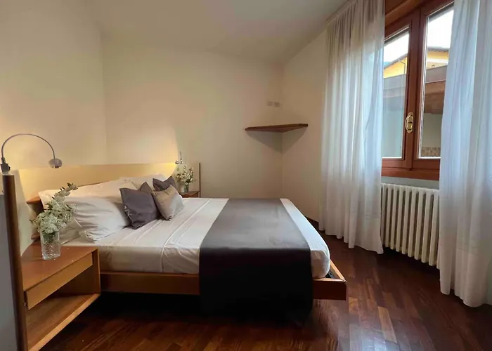 Charming House On The * Lezzeno