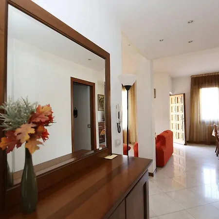 Charming House On The Сasa de vacaciones Lezzeno